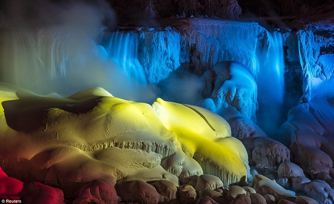 Cascate-del-Niagara-congelate1